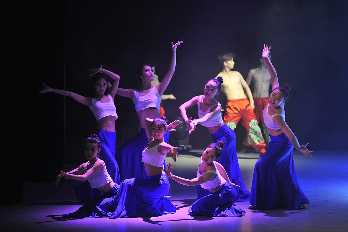 2013级舞蹈表演专业同学们扎实的专业技能,较高的专业水平和艺术呈现